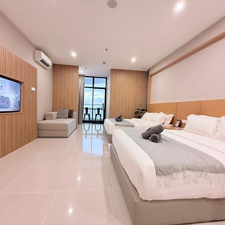 The Shore Cbd Kota Kinabalu By Laxzone Suite Extérieur photo
