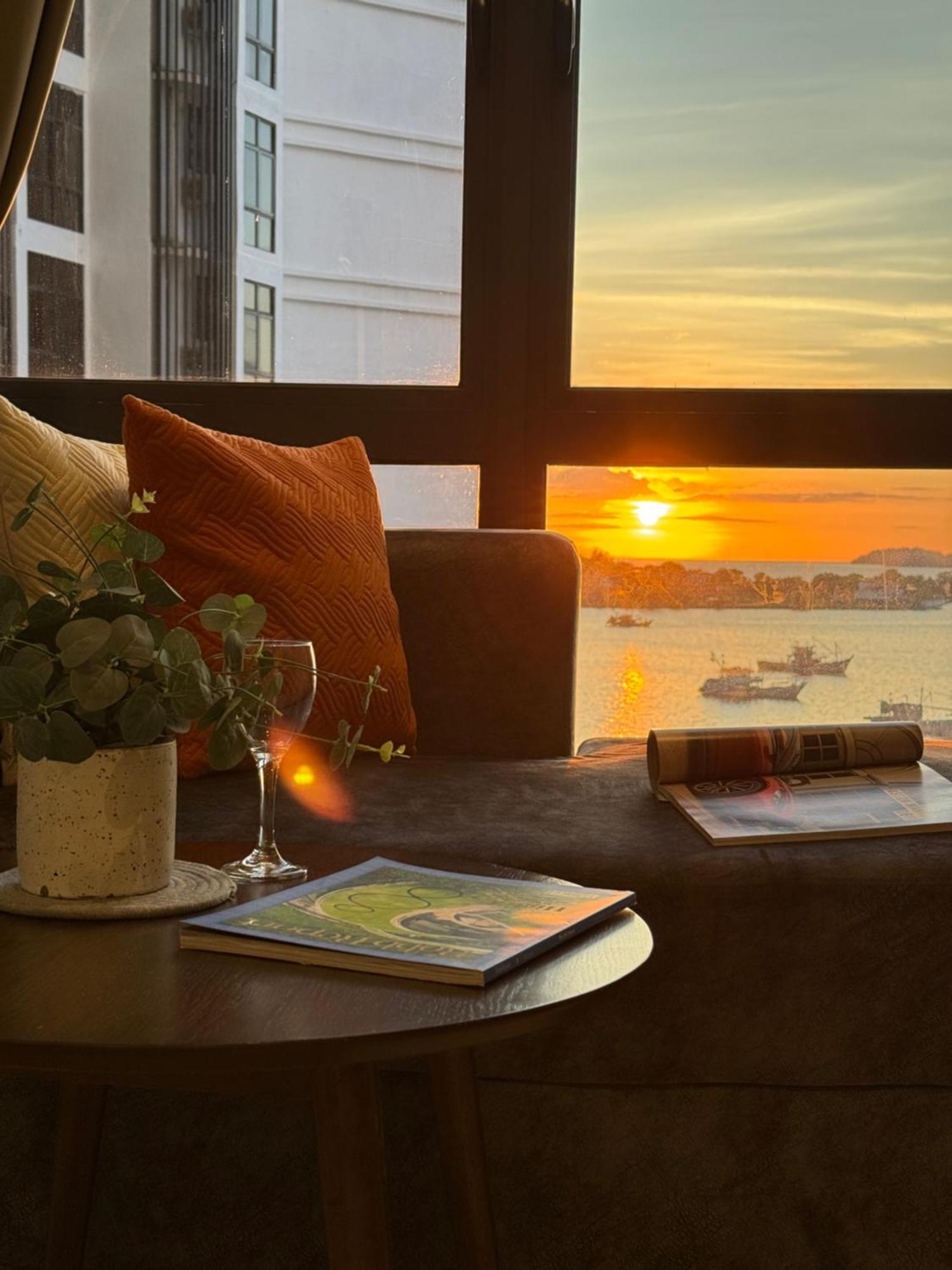 The Shore Cbd Kota Kinabalu By Laxzone Suite Extérieur photo