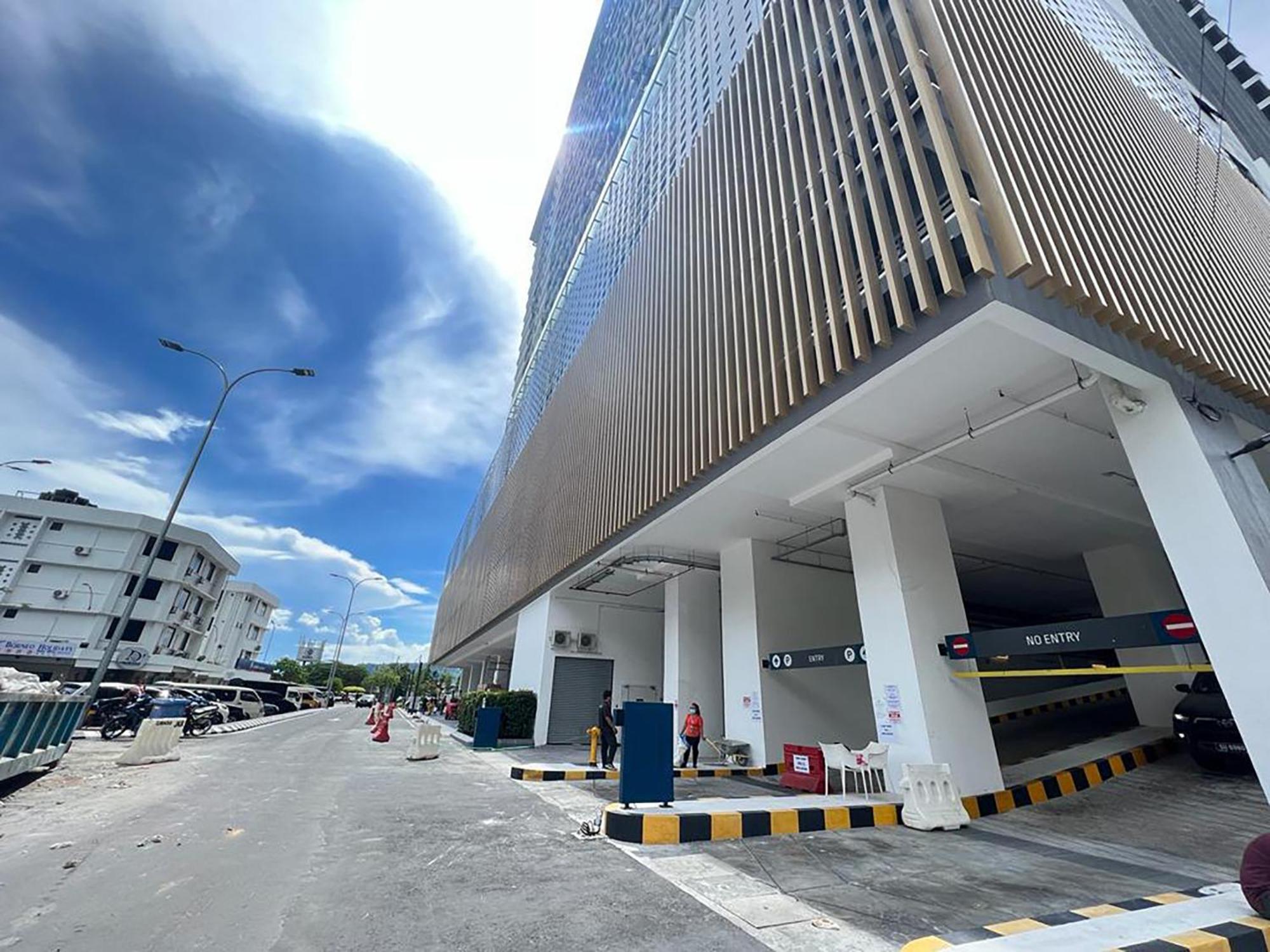 The Shore Cbd Kota Kinabalu By Laxzone Suite Extérieur photo