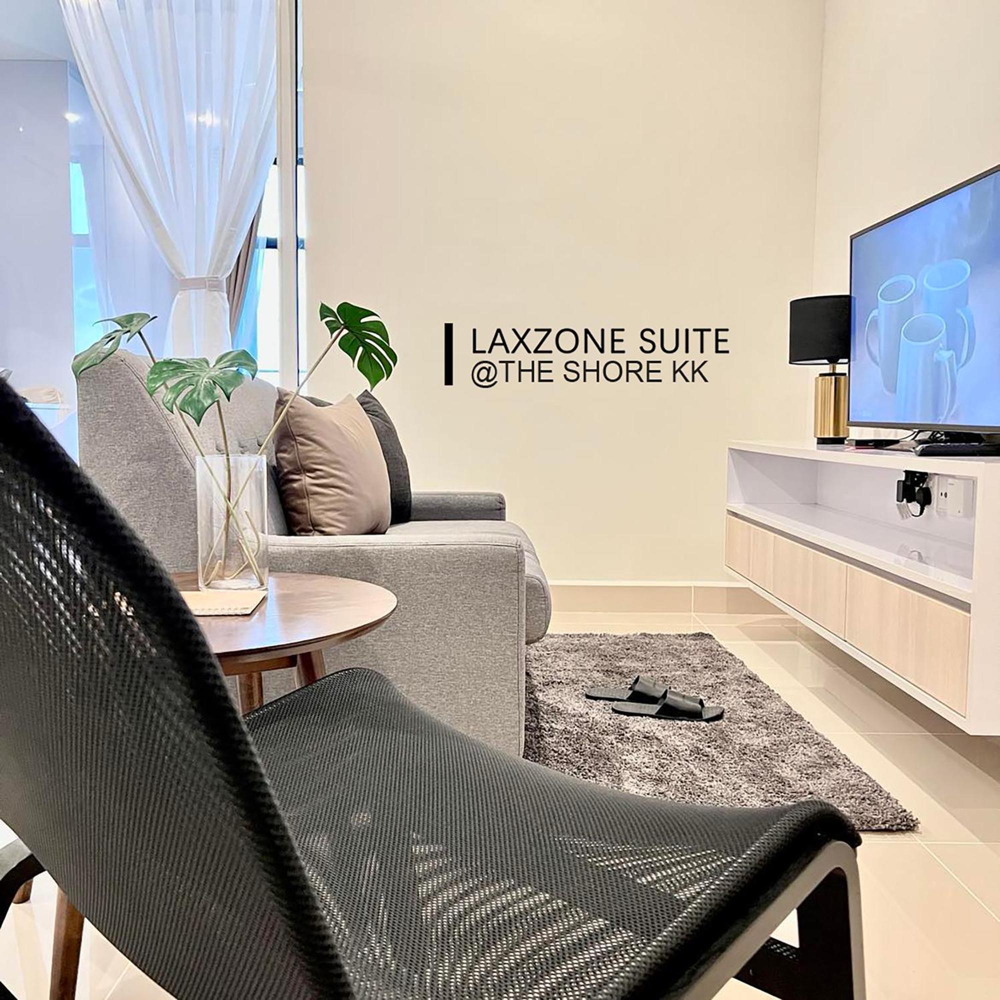 The Shore Cbd Kota Kinabalu By Laxzone Suite Extérieur photo