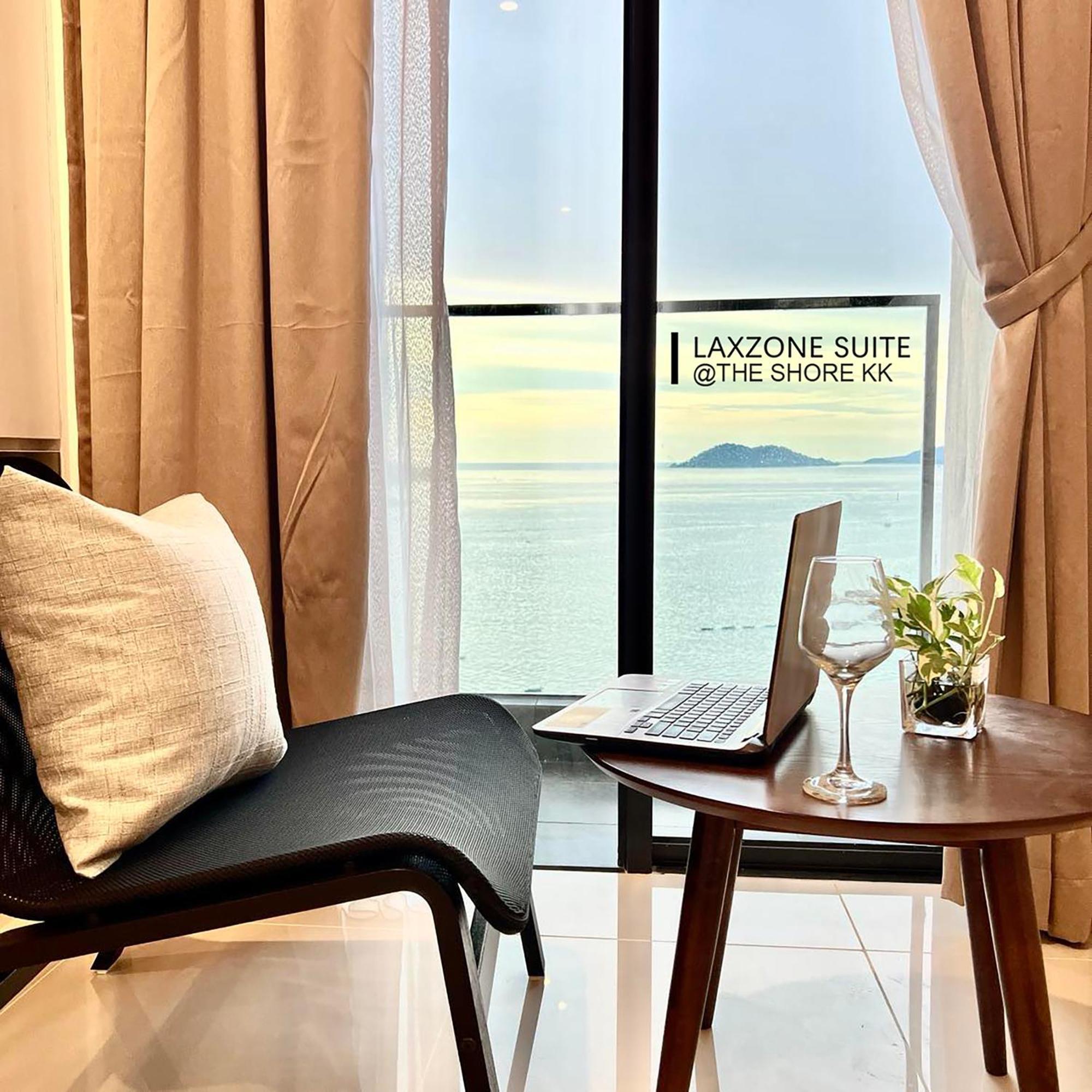 The Shore Cbd Kota Kinabalu By Laxzone Suite Extérieur photo