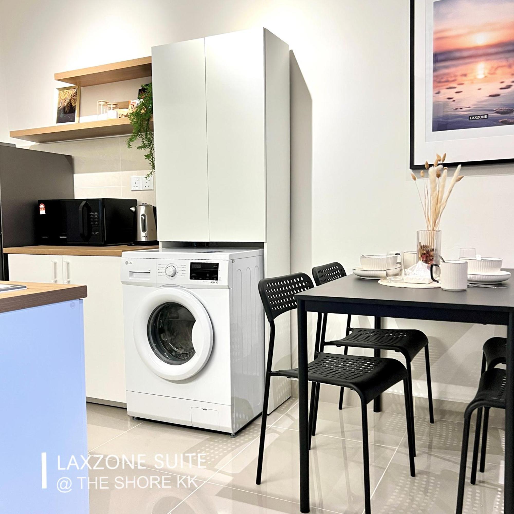 The Shore Cbd Kota Kinabalu By Laxzone Suite Extérieur photo