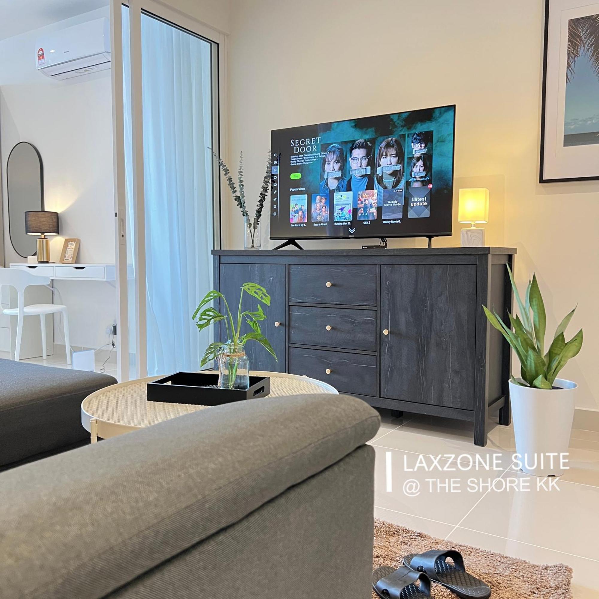 The Shore Cbd Kota Kinabalu By Laxzone Suite Extérieur photo