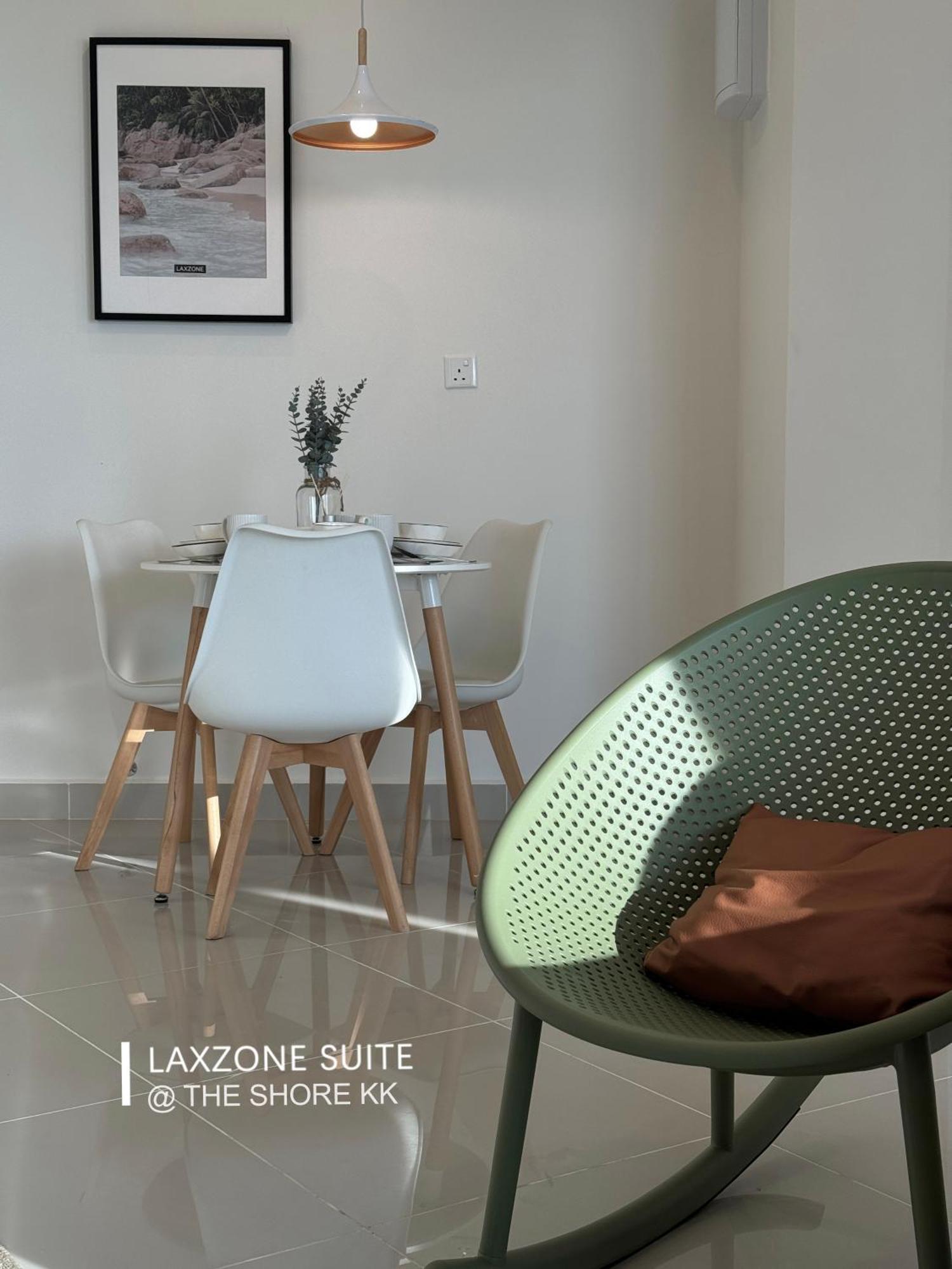 The Shore Cbd Kota Kinabalu By Laxzone Suite Extérieur photo