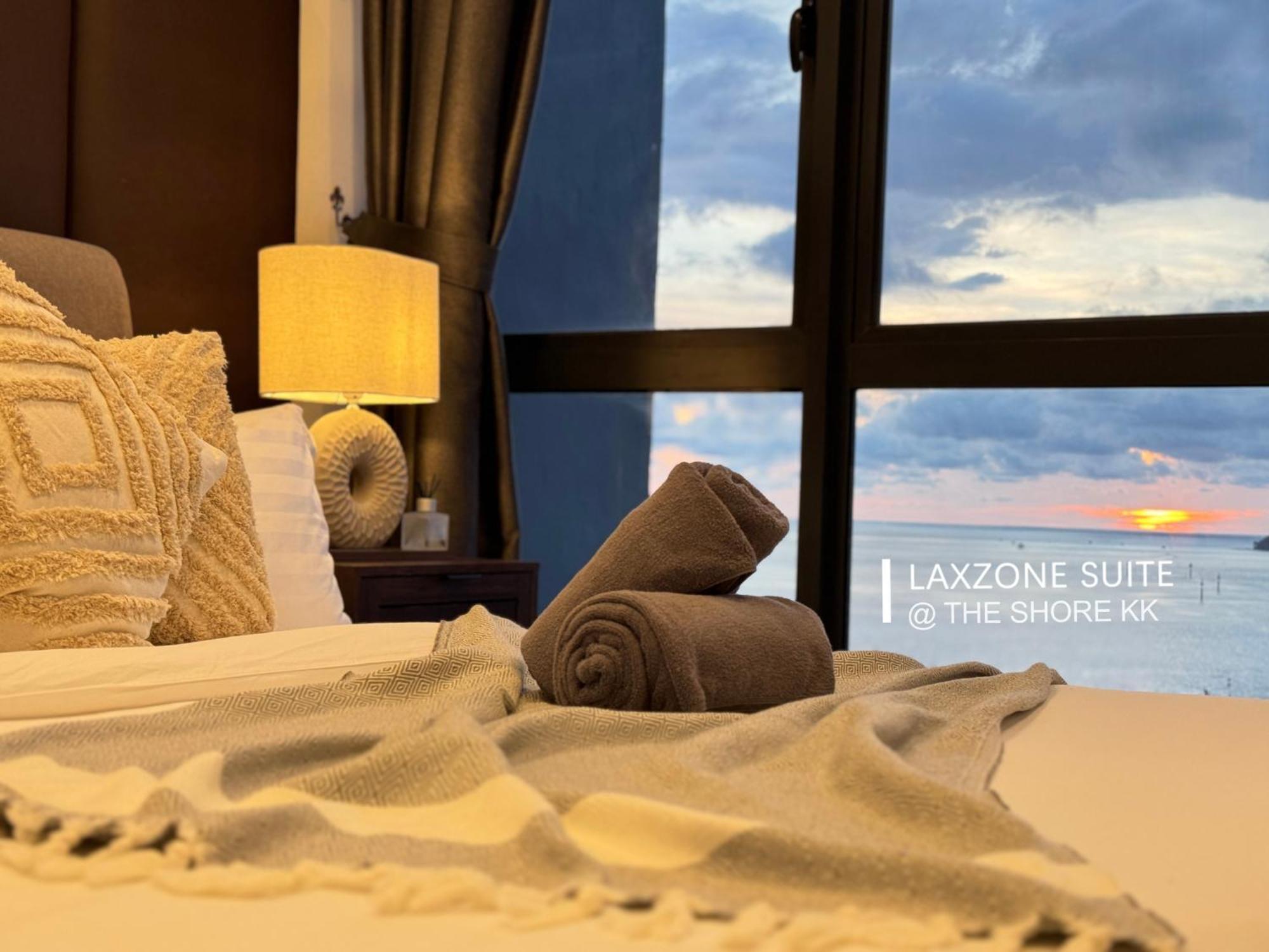 The Shore Cbd Kota Kinabalu By Laxzone Suite Extérieur photo