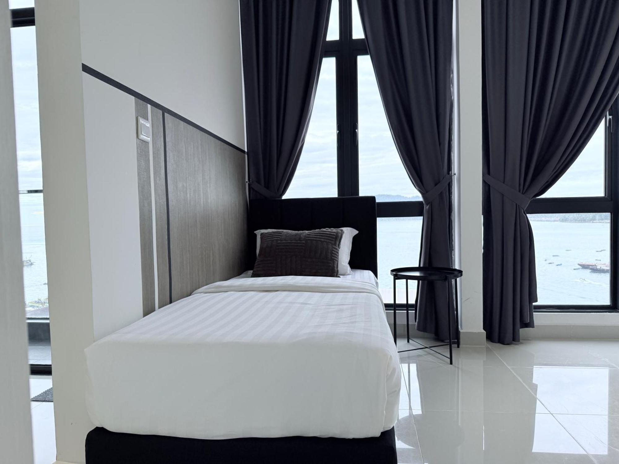 The Shore Cbd Kota Kinabalu By Laxzone Suite Extérieur photo